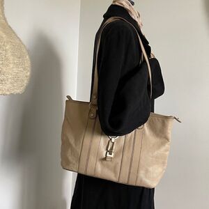 Large vintage Etienne Aigner greige shoulder bag